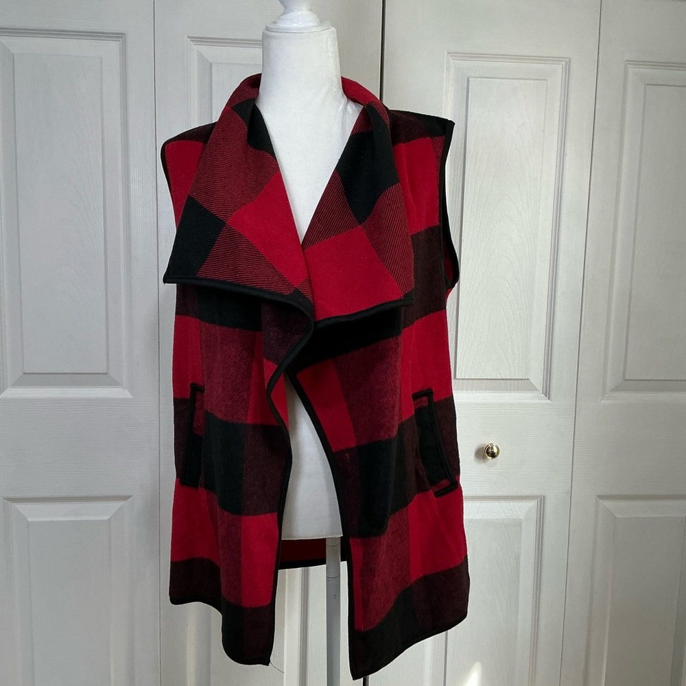 🍓 YACUN Buffalo Plaid Red and Black Sleeveless Vest - Medium